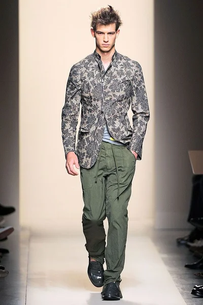 Look 10